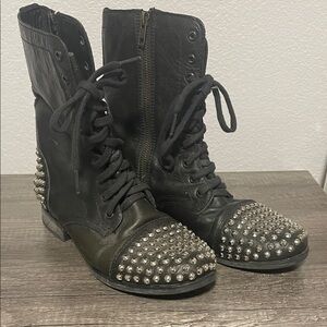 Steve Madden Women’s Leather Tarnney Studded Black Combat Boots Size 8